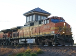 BNSF 4606 EB in the last rays of the sun